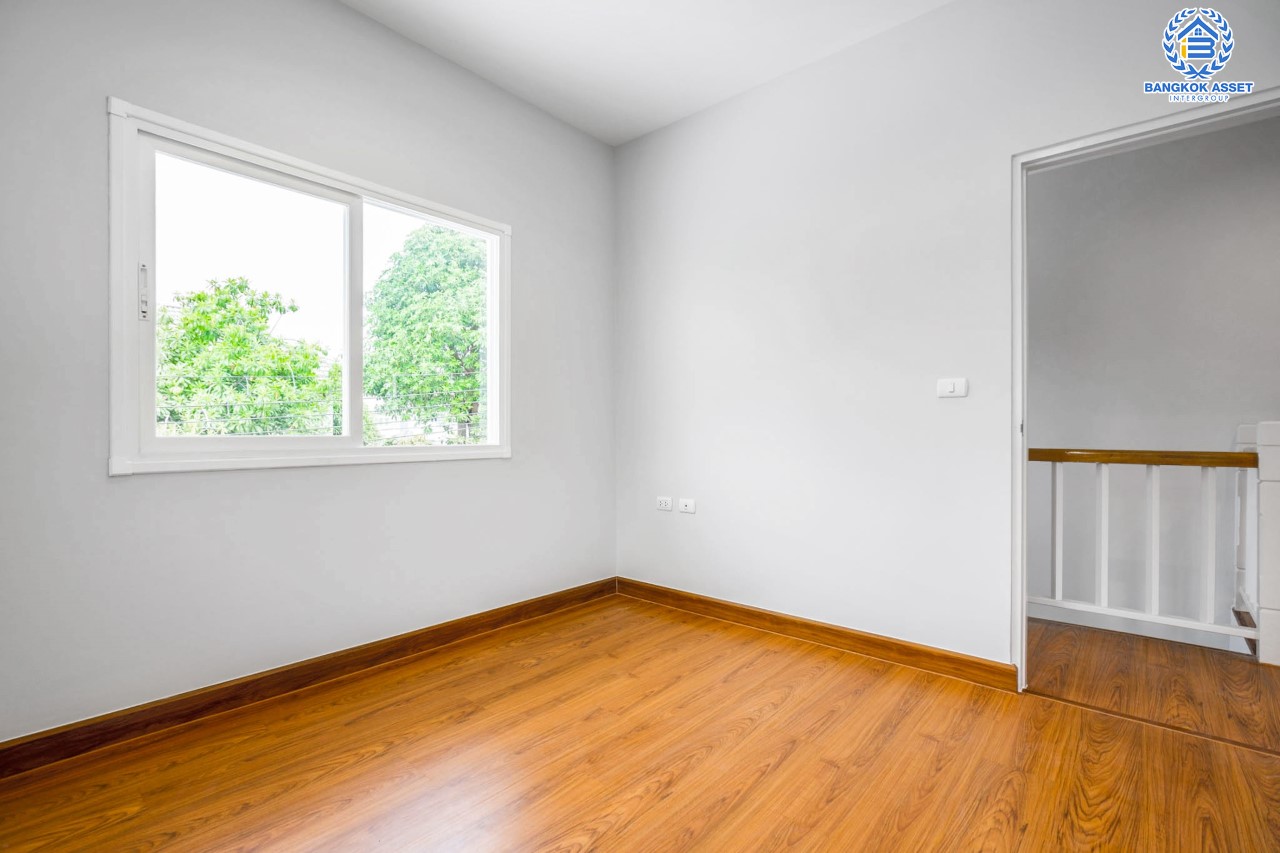 บ้านมือสองตกแต่งใหม่ ม.เพอร์เฟคเพลส รัตนาธิเบศร์ ห้องริม เนื้อที่ 54.5 ตร.ว. ดีไซน์ Modern ฟังก์ชัน 3 ห้องนอน 3 ห้องน้ำ 2 ที่จอดรถ บนที่สุดแห่งทำเลโซนเมือง เชื่อมต่อทุกการเดินทาง ใกล้เซ็นทรัลรัตนาธิเบศร์ จุดขึ้นทางด่วน "งามวงศ์วาน" และเพียง 5 นาที ถึง MRT "สถานีไทรม้า"